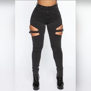 ✨️FASHION NOVA✨️ black skinny jeans